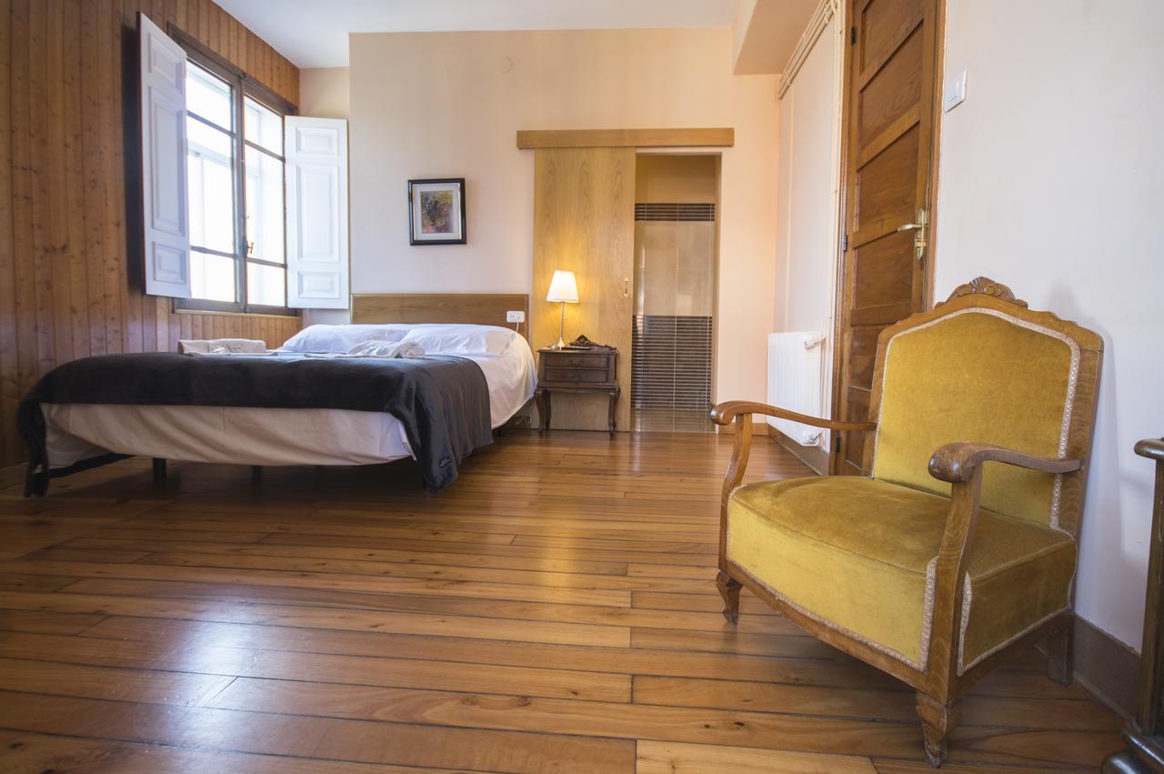 La Posada De La Casona De Sarria Extérieur photo
